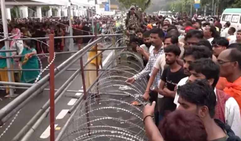 Pilgrims make beeline for Amarnath yatra registration in Jammu