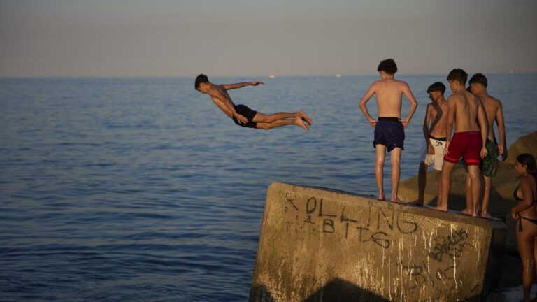 Barcelona records hottest June in over 100 years as heat wave grips Europe Punishing temperatures were forecast to reach 40°C in Paris and to stay unusually high in Belgium and the Netherlands.